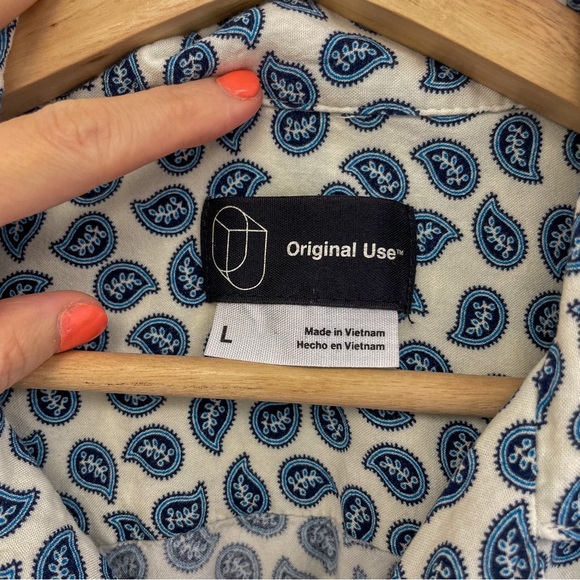 MEN’S PAISLEY PRINT SHORT SLEEVE BUTTON DOWN SHIRT - Picture 3 of 4